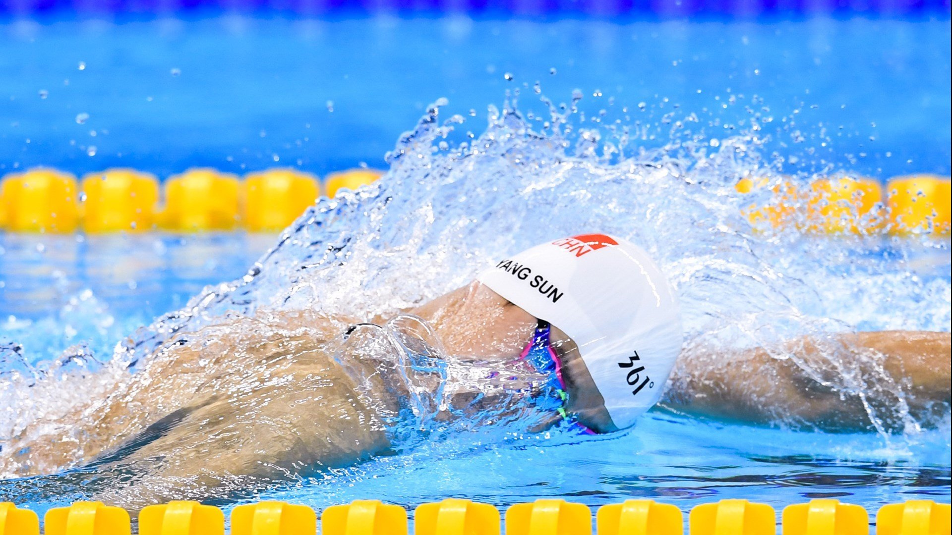 洛杉矶快船常规赛横扫武汉三镇，高芙砍下12记关键球，全场沸腾-AYX Sports